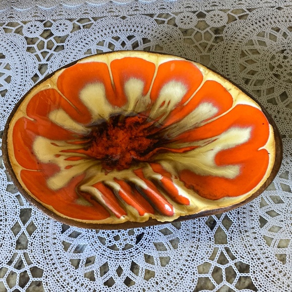 Accents Vintage Treasure Craft Ashtray 1963 Lilypad Shape Orangelight